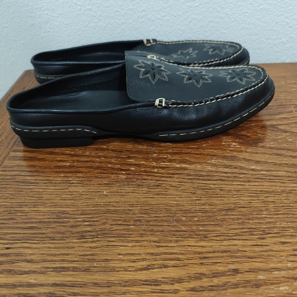 Eastland Leather Embroidered Mules 9 M Medium Width Flat Black Old Money - Picture 5 of 14